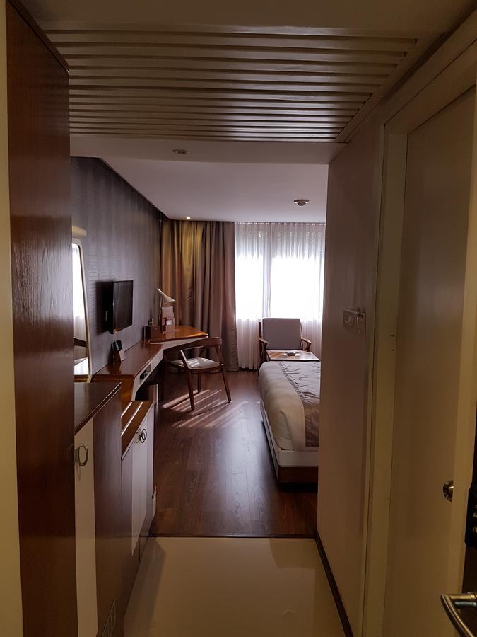 The Blooms Cochin Hotel Kochi Kültér fotó