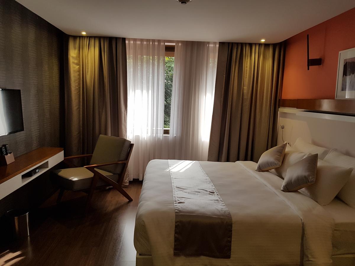 The Blooms Cochin Hotel Kochi Kültér fotó