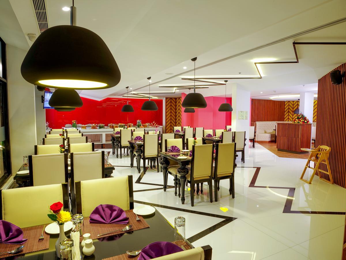 The Blooms Cochin Hotel Kochi Kültér fotó